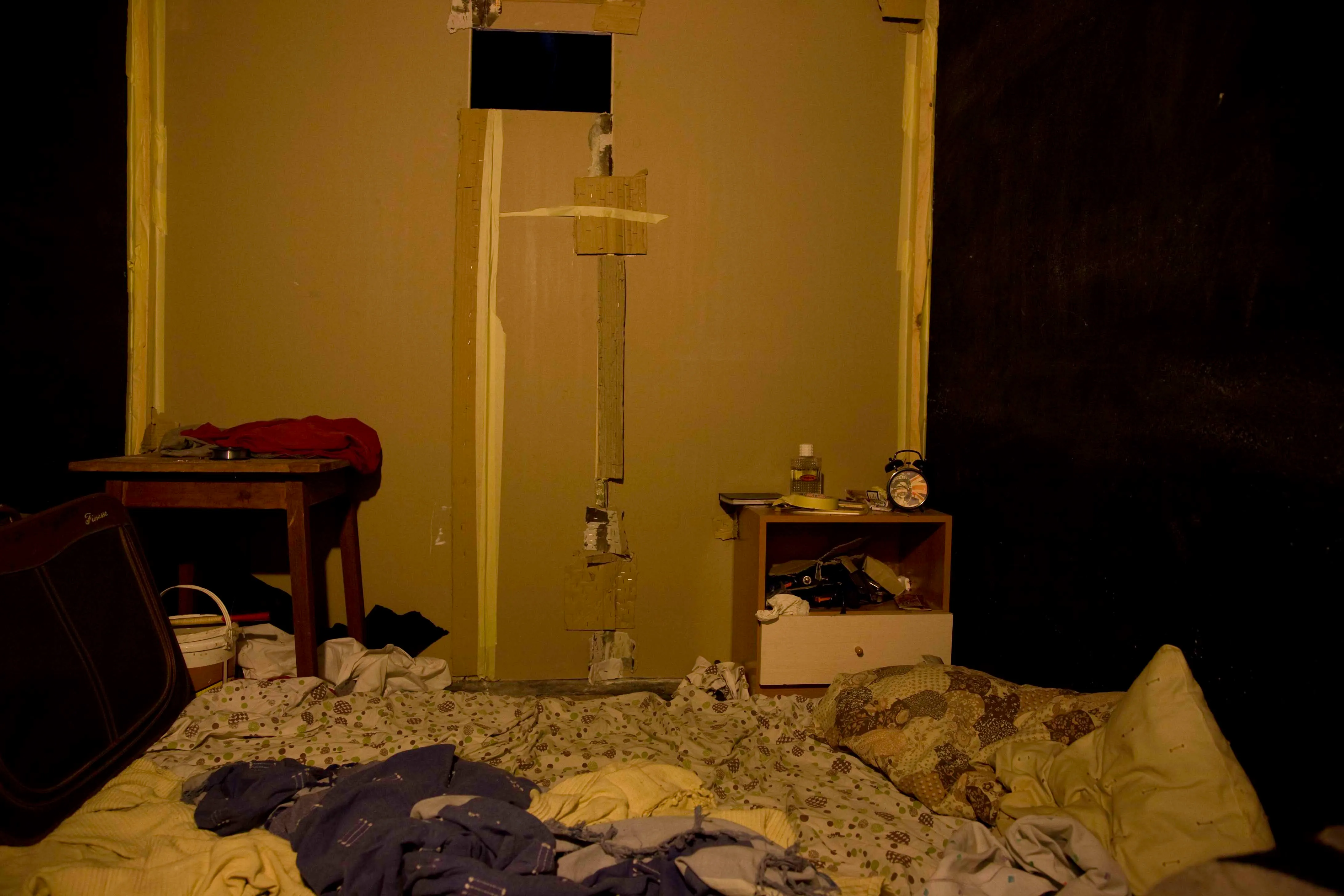 Internércia — the window seen from inside the room